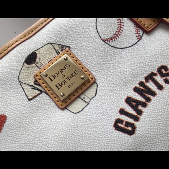 Dooney&bourke MLB SF Giants Charleston Shopper - Picture 3 of 14